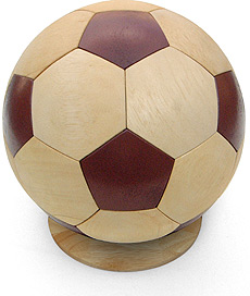 木製サッカーボール立体パズル | ひろしま製品検索サイト2010「知っ 